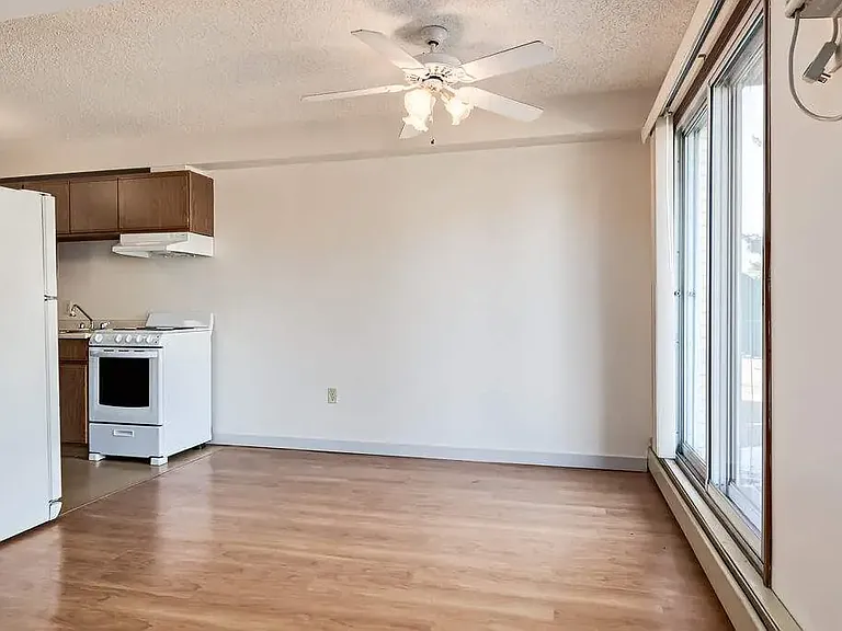 229 2nd St NE #101 — Photo 11