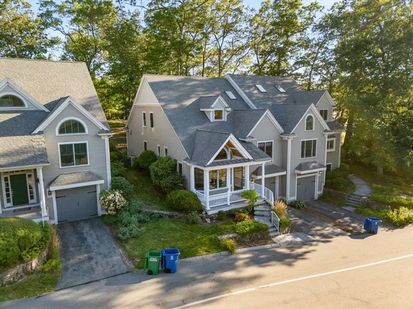 141 Johnson Woods Dr Unit 141, Reading, MA 01867