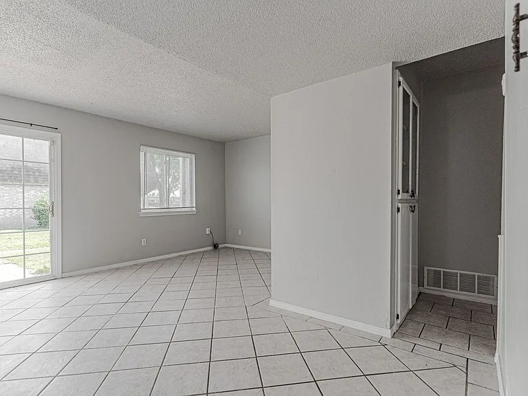 1402 Bill Carrol Dr — Photo 11