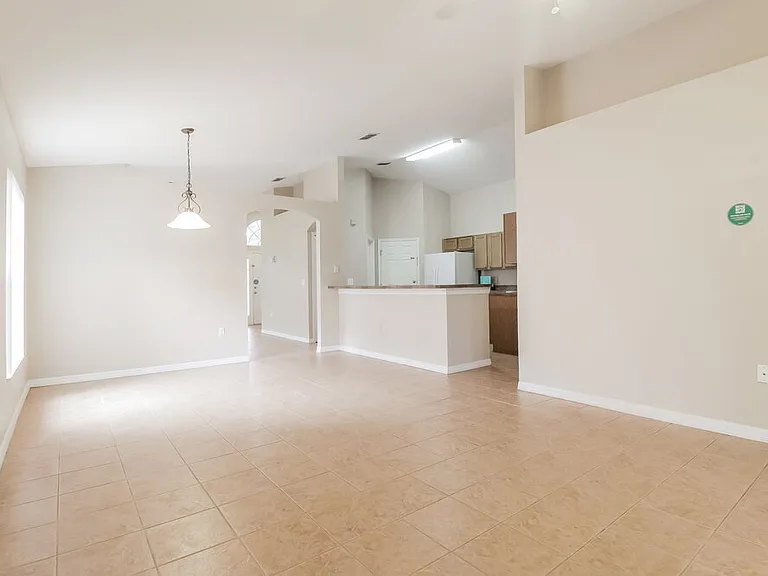 2131 Colonial Woods Blvd — Photo 4