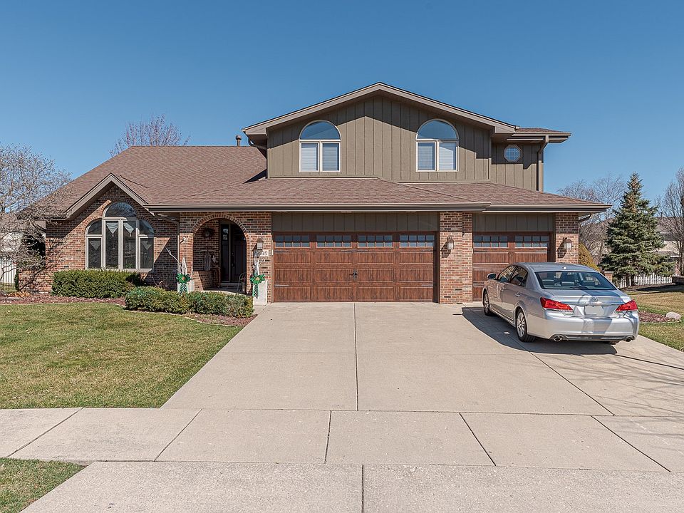 1st image of 19535 Brookfield Cir