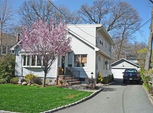 87 Chamberlain Pl, Midland Park, NJ 07432