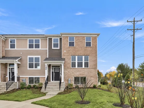 180 E Berkshire Dr, Crystal Lake, IL 60014