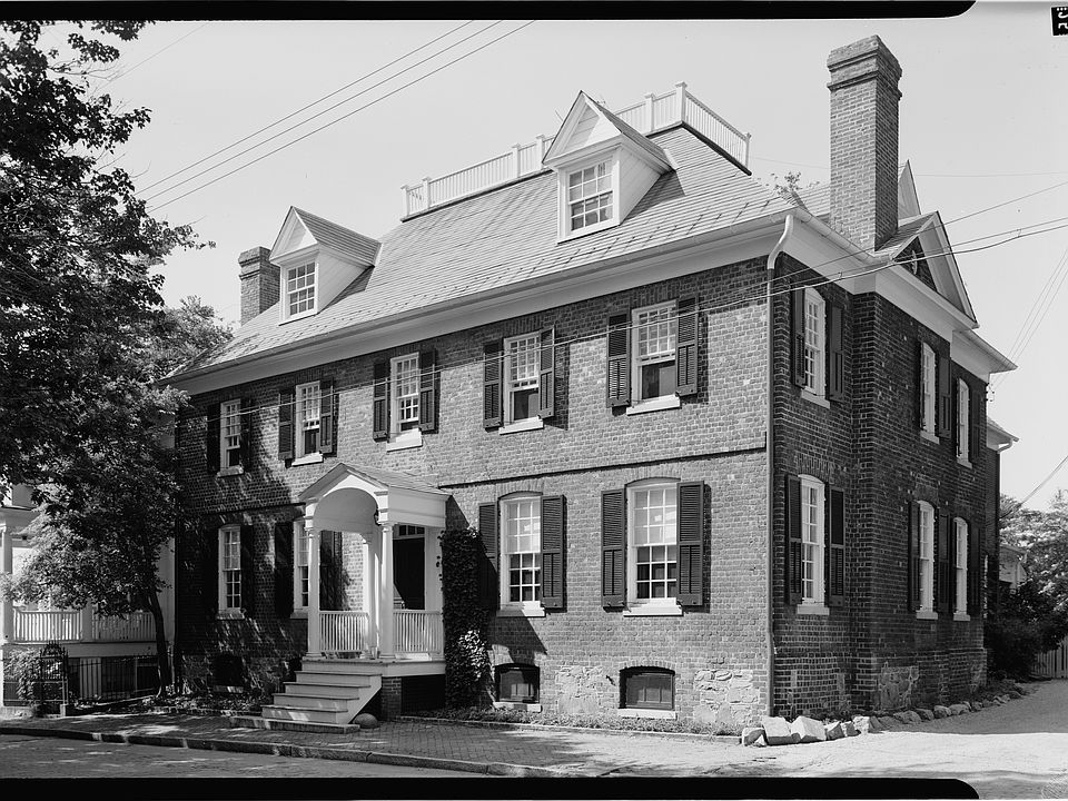 2nd image of 207 Hanover St