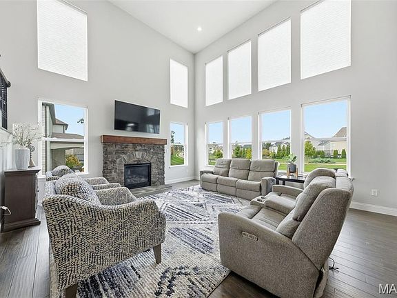 3rd image of 31 Briscoe Glen Ct