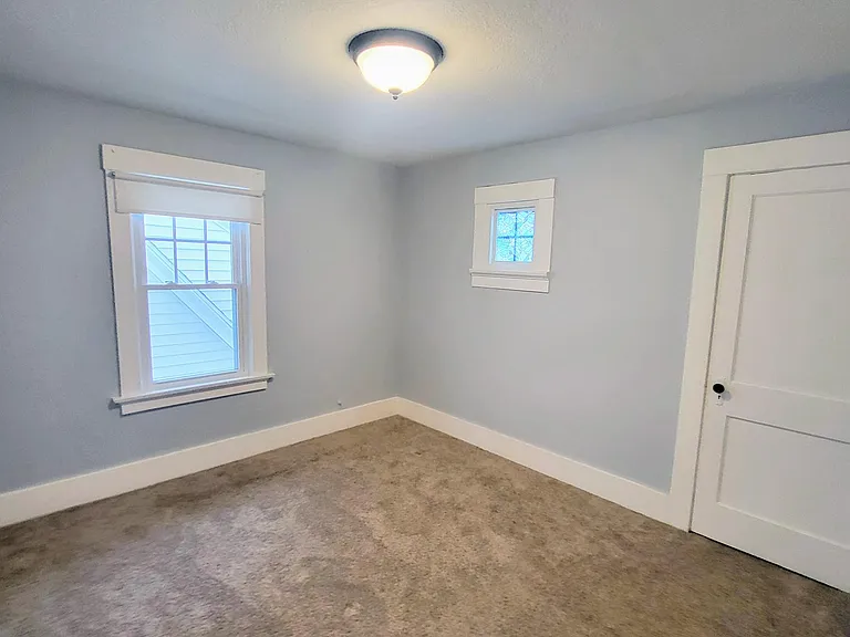 3813 S Wayne Ave — Photo 8