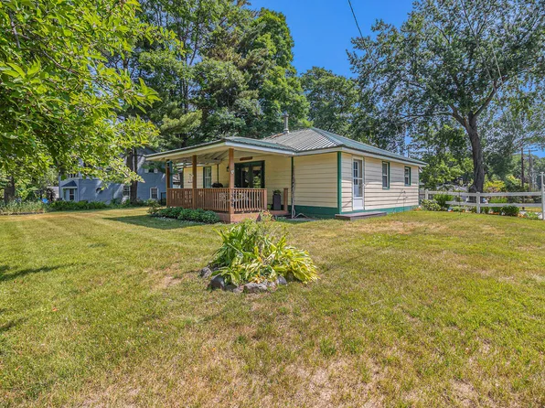 1366 N Rath Ave, Ludington, MI 49431