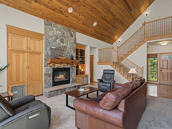 4th image of 2020 E Pine Hill Ln