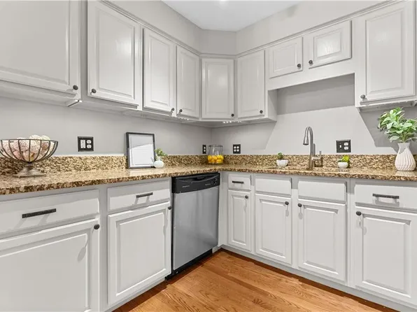 4942 Walnut St #2, Kansas City, MO 64112