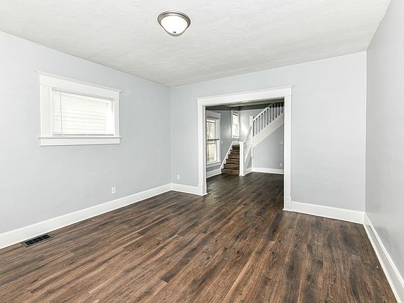 3rd image of 118 N Sheffield Ave #0