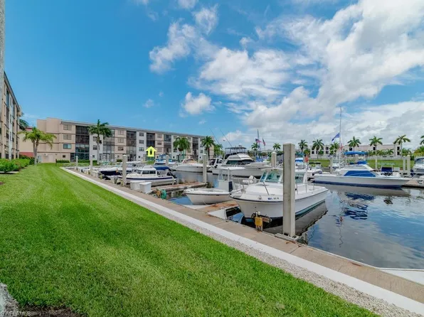 801 River Point Dr APT 205A, Naples, FL 34102