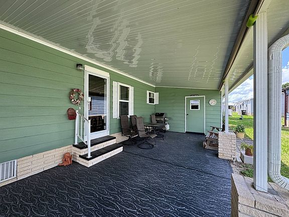 3rd image of 229 Fairway Cir