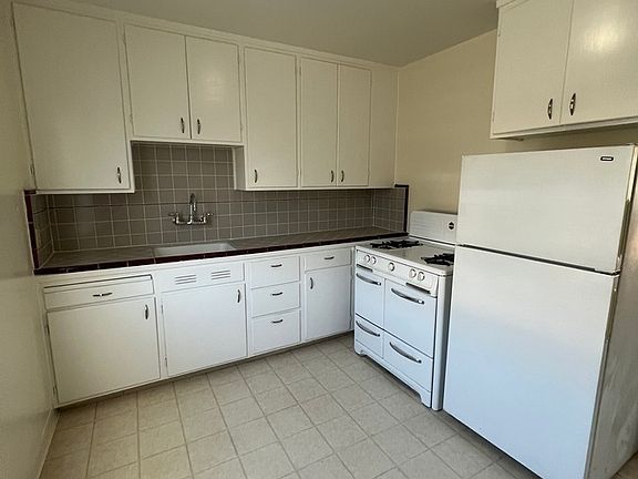 3rd image of 5 Aragon Blvd APT 11