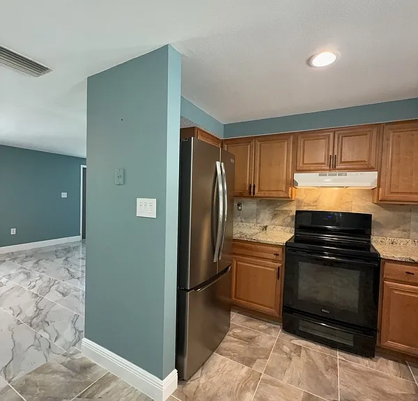 2055 Hyatt Dr — Photo 6