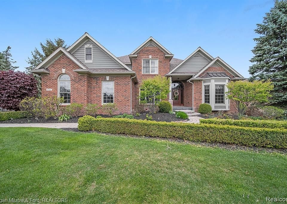 8207 Brookstone Ln Clarkston MI 48348 Zillow