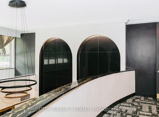 10 Shallmar Blvd #702, Toronto, ON M5N 1J4