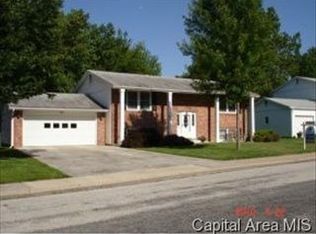 208 Brookside Dr, Jacksonville, IL 62650