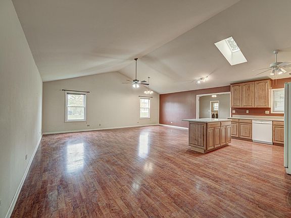 4th image of 30W131 Huntington Dr
