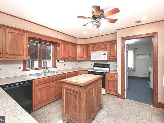 5th image of 837 Rising Sun Rd