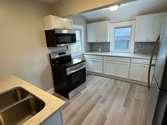 5th image of 157 Sherman Ave