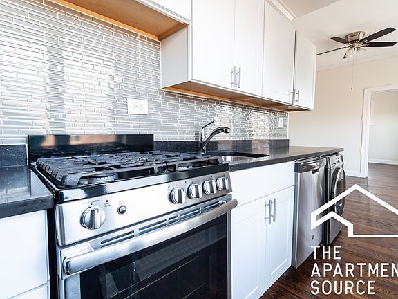 3rd image of 923 W Waveland Ave APT 3B