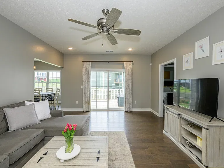 236 Butterfield Dr — Photo 5