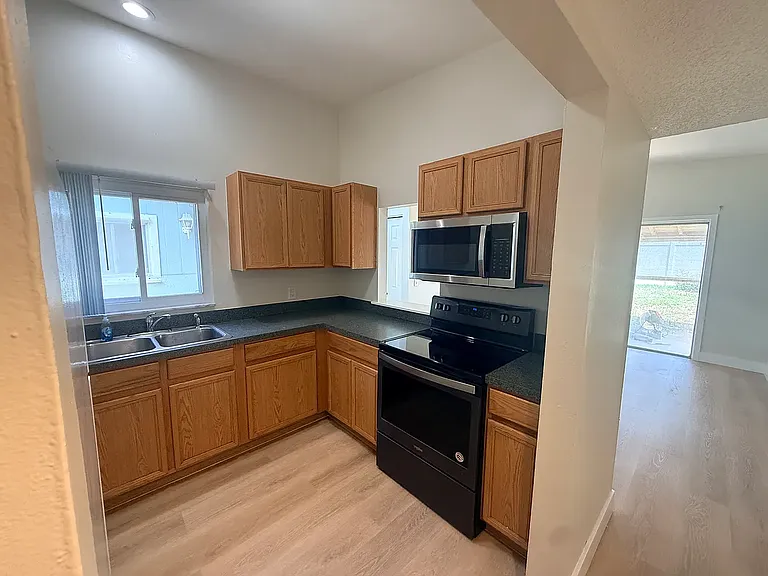 485 Del Monte Rd #B — Photo 9