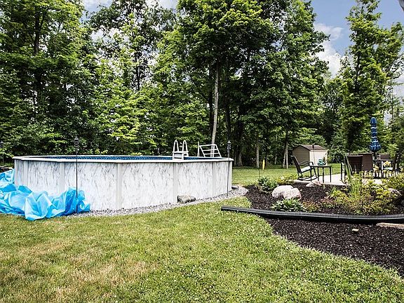 3rd image of 719 Woodridge Dr