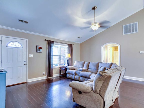 4th image of 319 Wynberry Ct