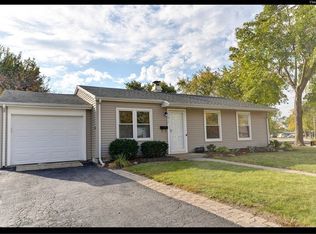 419 Arlington Dr, Romeoville, IL 60446