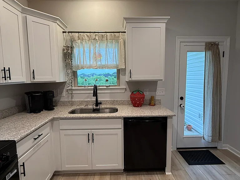 116 Brattle Ct — Photo 16