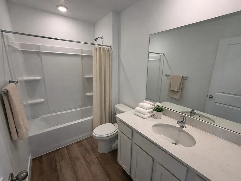 222 E Glencoe Dr — Photo 17