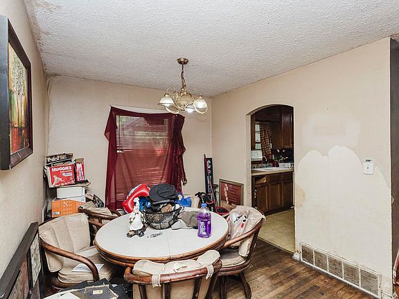 5th image of 739 S Crestway St
