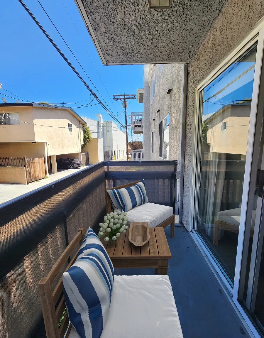 1410 Wellesley Ave — Photo 4