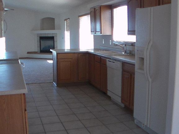 4th image of 50 Wild Rose Dr