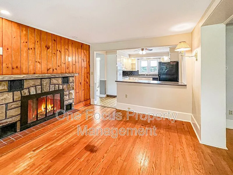 3 bed, 1.5 bath, $1,795 — Photo 4