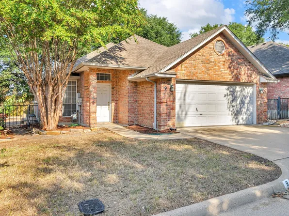 9 Country Club Pl, Waxahachie, TX 75165