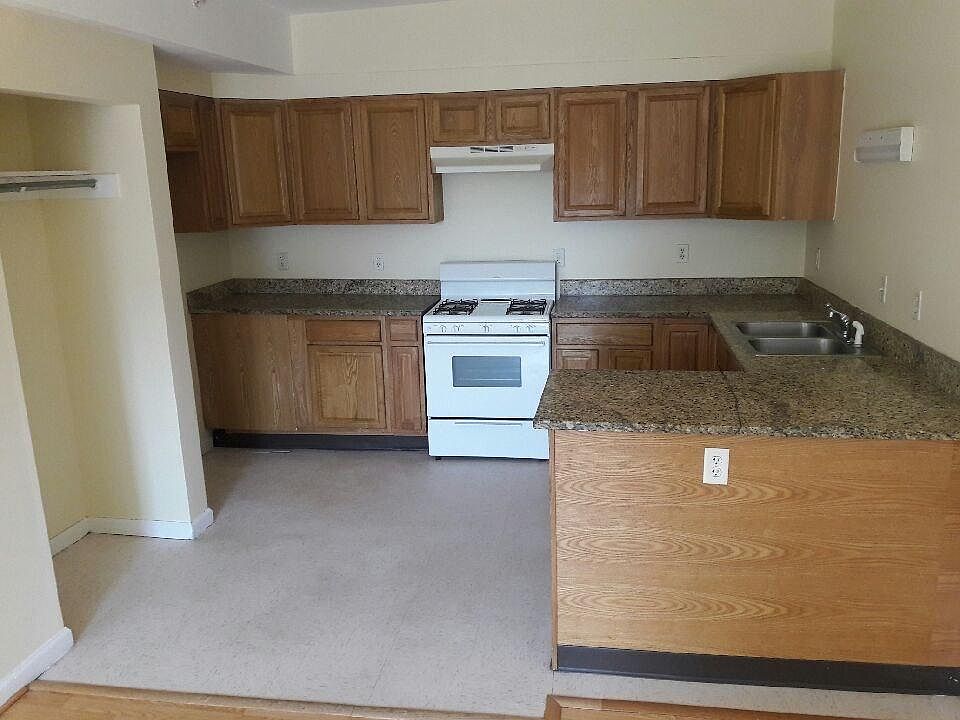 2nd image of 126 Chestnut Ave APT 1