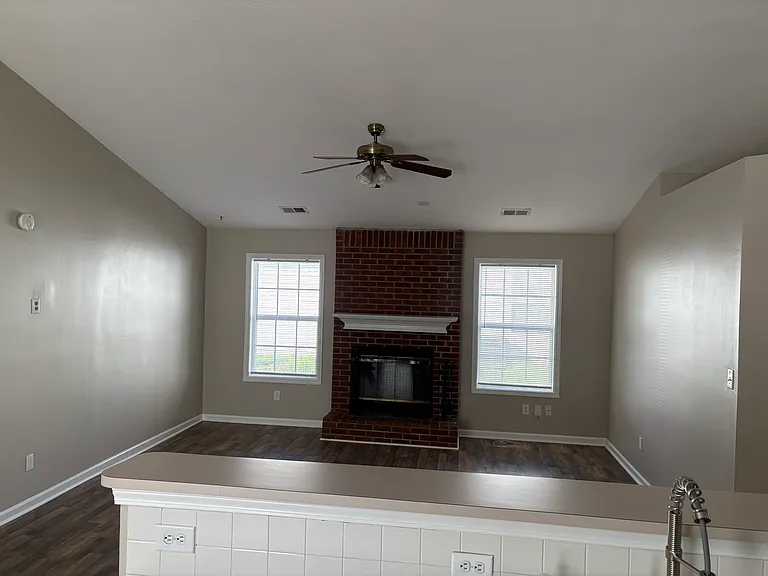 126 W Chopin Way — Photo 3