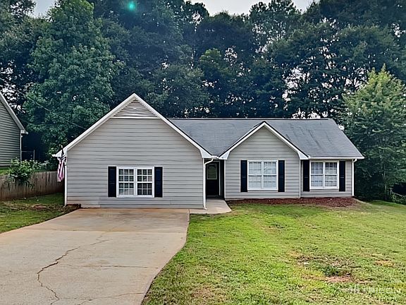2nd image of 40 Rosebud Ln
