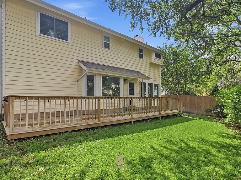 13811 Stone Hollow Dr — Photo 29