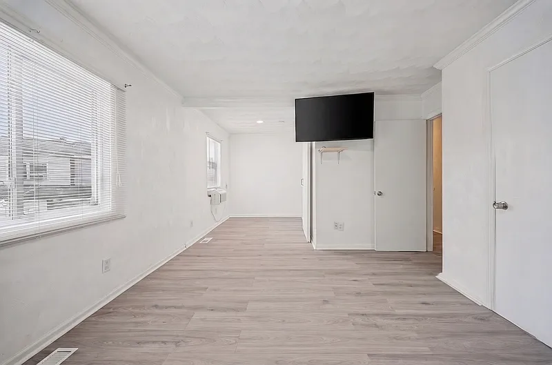 3 bed, 2.5 bath, 1386 sqft, $1,900 — Photo 3