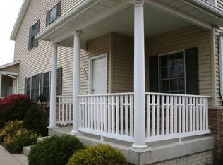 2413 Devils Glen Rd, Bettendorf, IA 52722