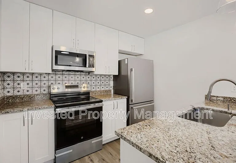 6473 Newcombe Ct — Photo 11