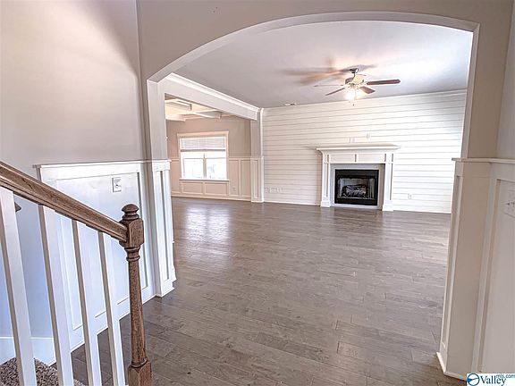 2nd image of 20 Desert Oak Ct
