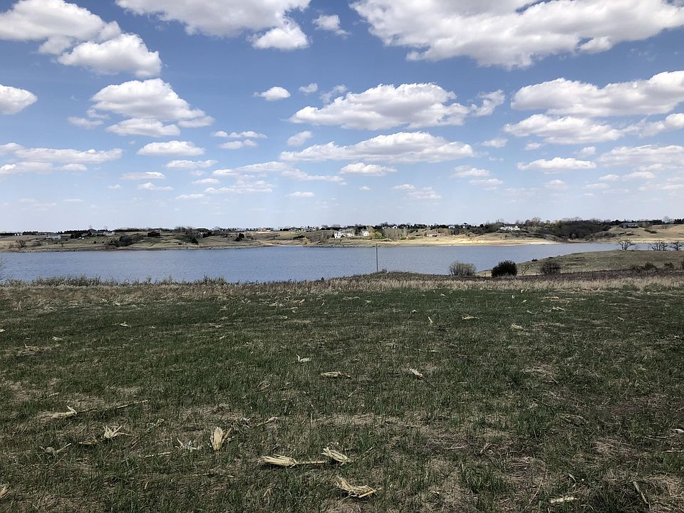 2nd image of 3064 Lake Front Dr