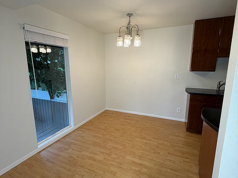 812 100th Ave NE #101 — Photo 3