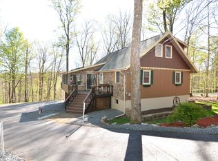 104 Ash Ln, Greentown, PA 18426