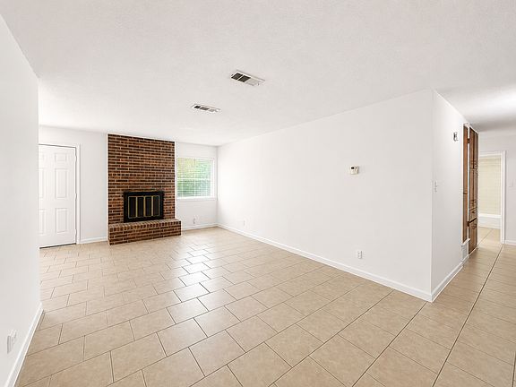 3rd image of 2211 Wheeler Ave