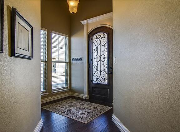 2nd image of 2403 Vineyard Dr